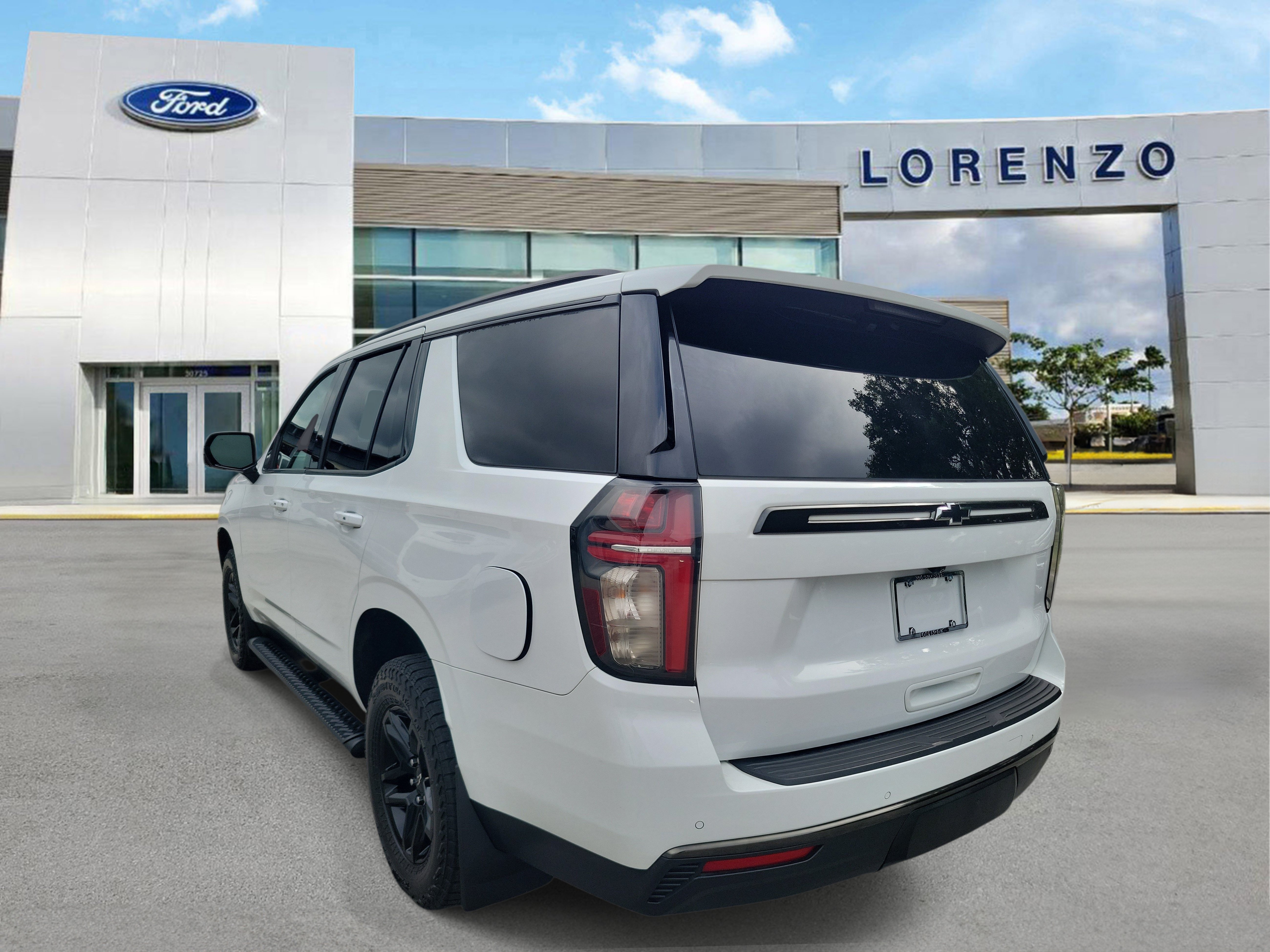 Used 2022 Chevrolet Tahoe Z71 w/ Luxury Package AWD/4WD image 7