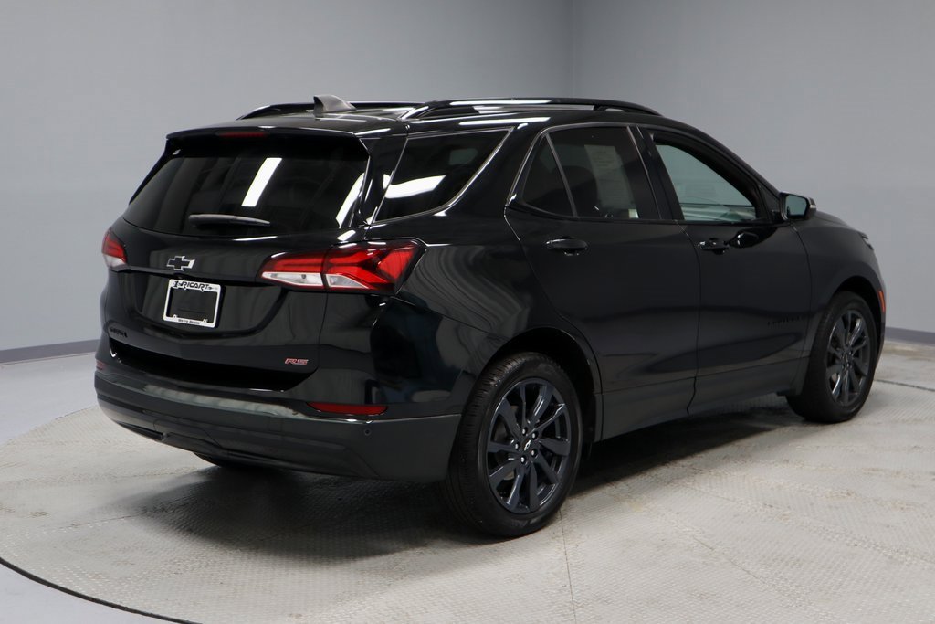 Used 2022 Chevrolet Equinox RS w/ Infotainment Package image 12