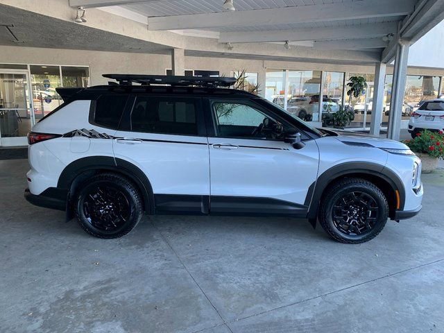 Used 2025 Mitsubishi Outlander Trail Edition image 2