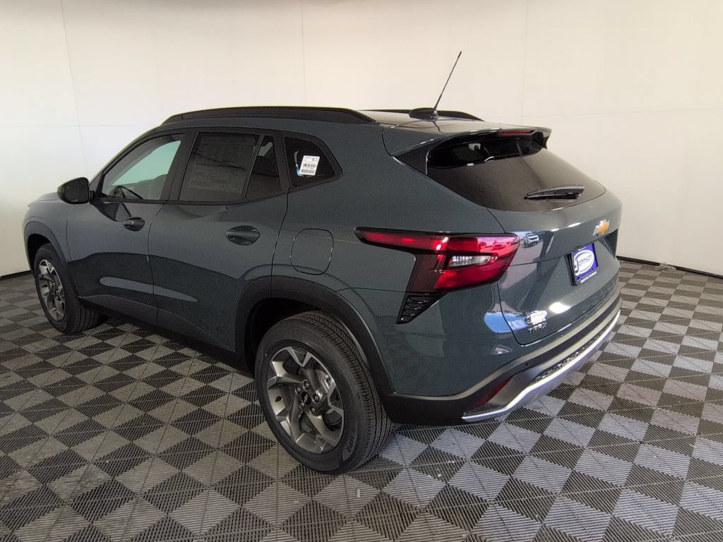 New 2026 Chevrolet Trax LT w/ Driver Confidence Package FWD image 7
