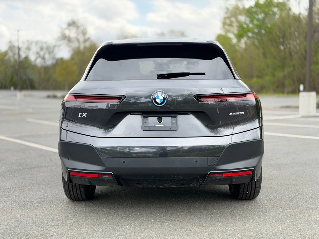 Certified 2024 BMW iX xDrive50 w/ Premium Package AWD/4WD image 5