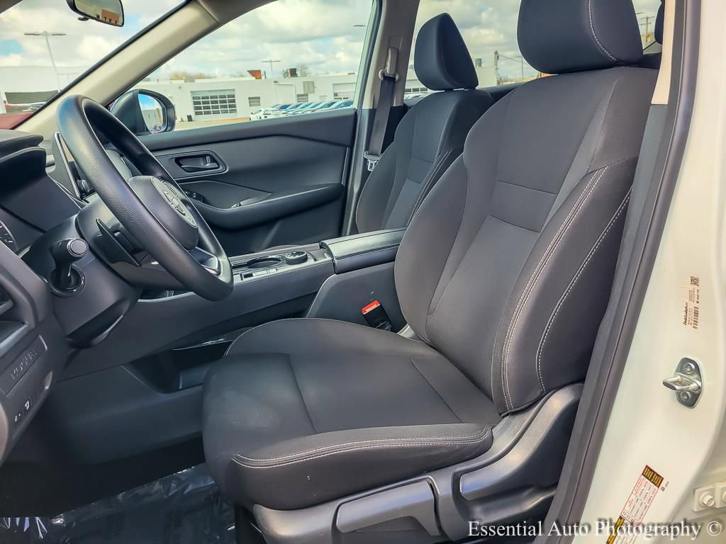 Used 2024 Nissan Rogue S image 9