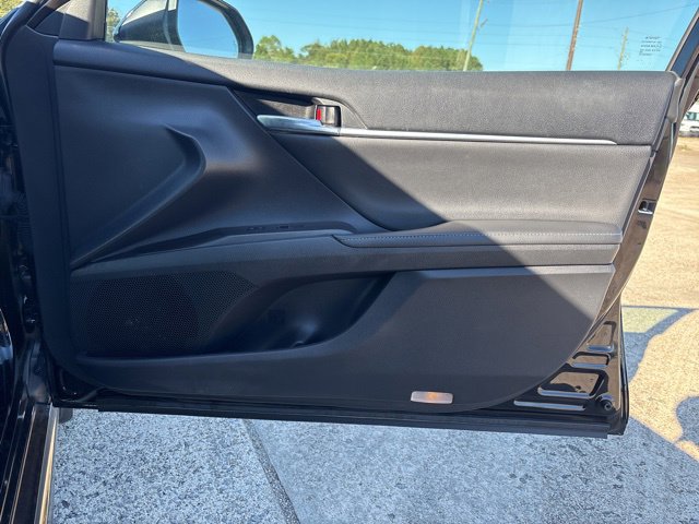 Used 2022 Toyota Camry XSE image 9