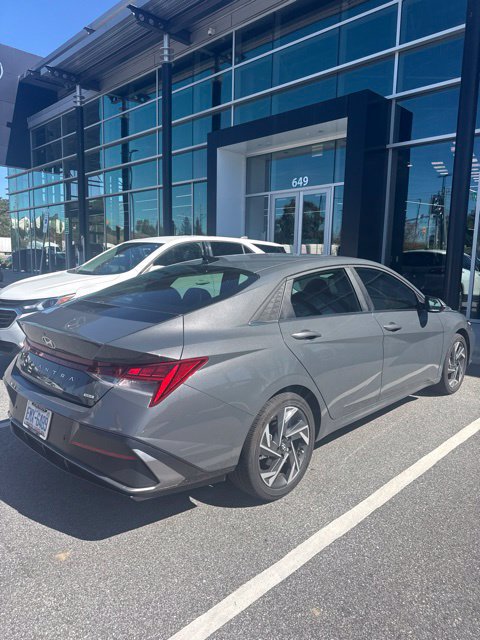 Used 2024 Hyundai Elantra Limited FWD image 12