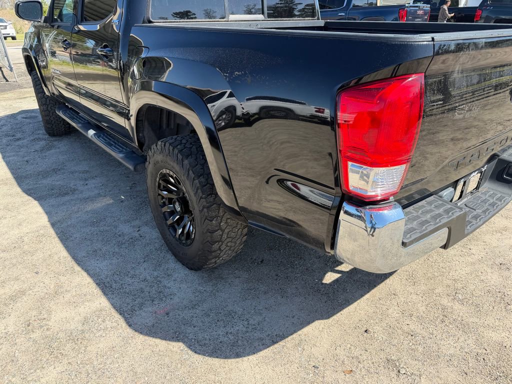 Used 2017 Toyota Tacoma SR5 image 3