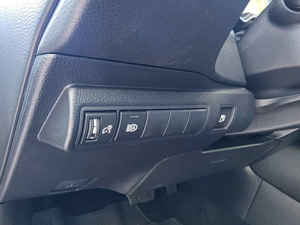 Used 2024 Toyota Corolla LE w/ LE Premium Package FWD image 17