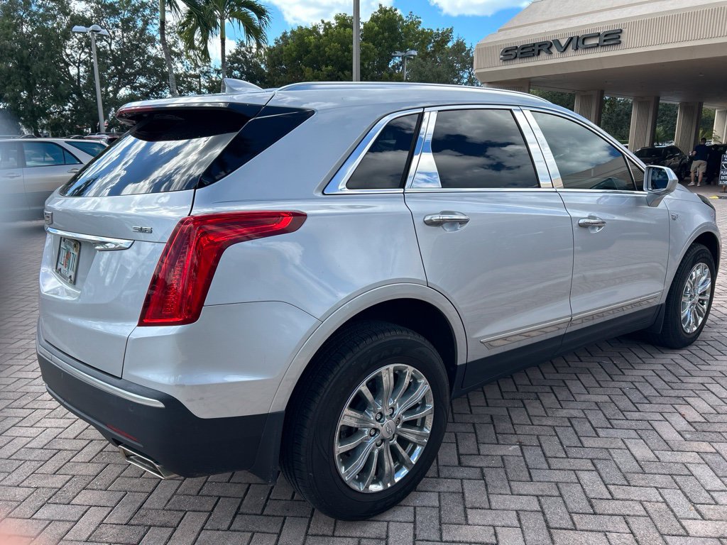 Used 2018 Cadillac XT5 FWD w/ LPO, Wheel Lock Package image 3