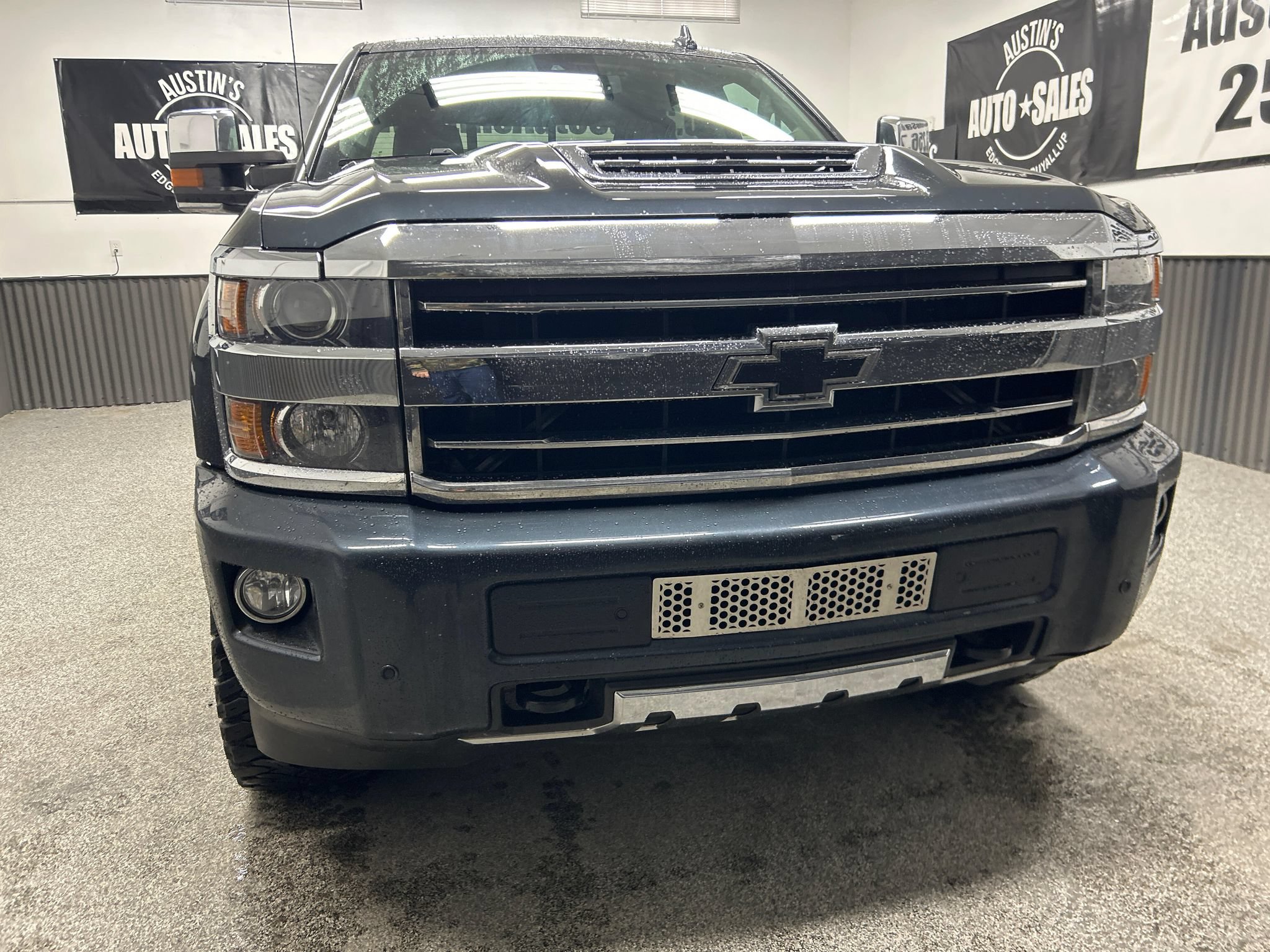 Used 2018 Chevrolet Silverado 2500 High Country AWD/4WD image 2