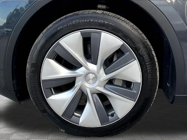 Used 2024 Tesla Model Y Long Range RWD image 32