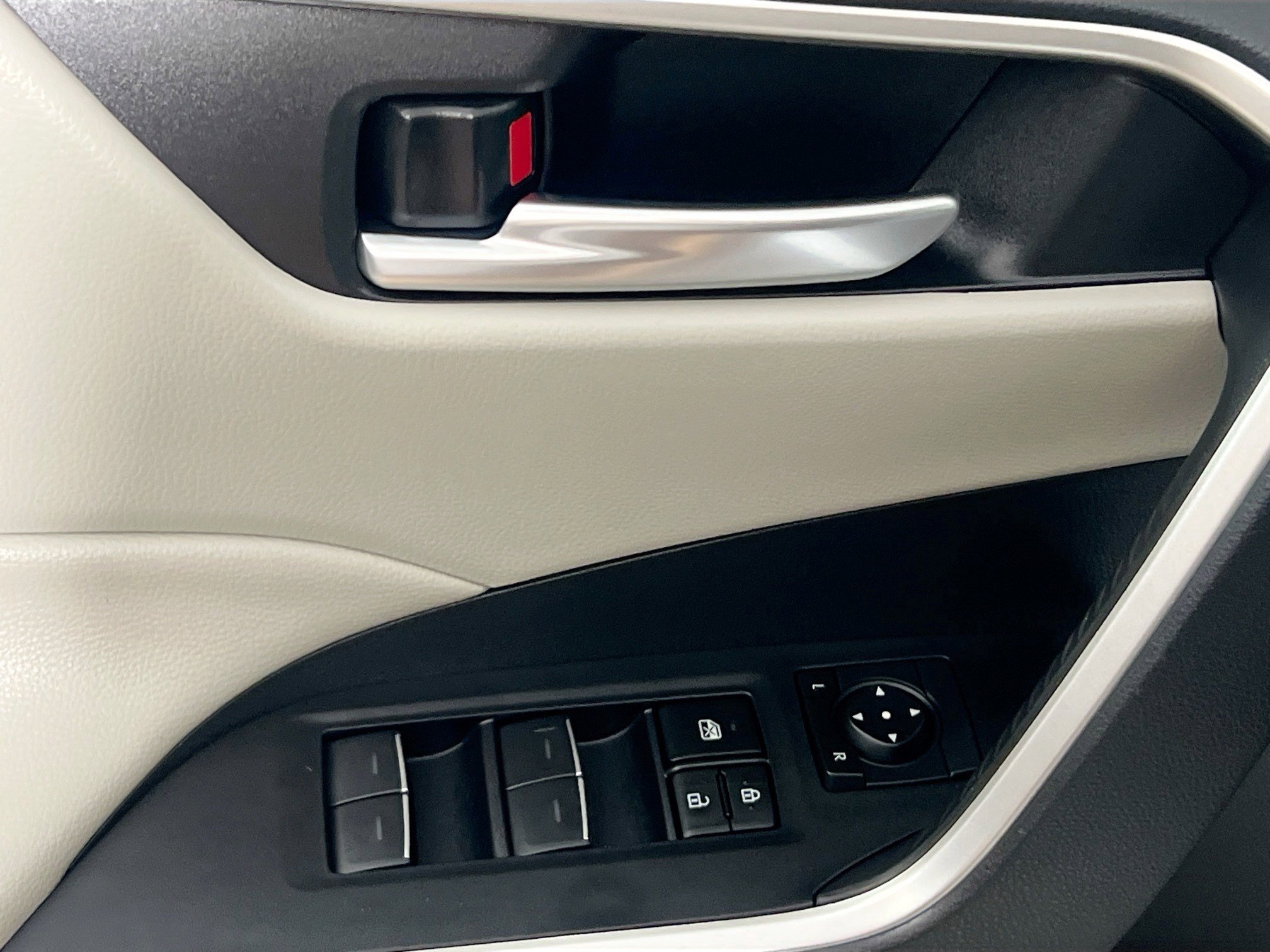 Used 2024 Toyota RAV4 XLE image 16