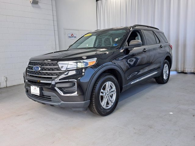 Used 2023 Ford Explorer XLT AWD/4WD image 2