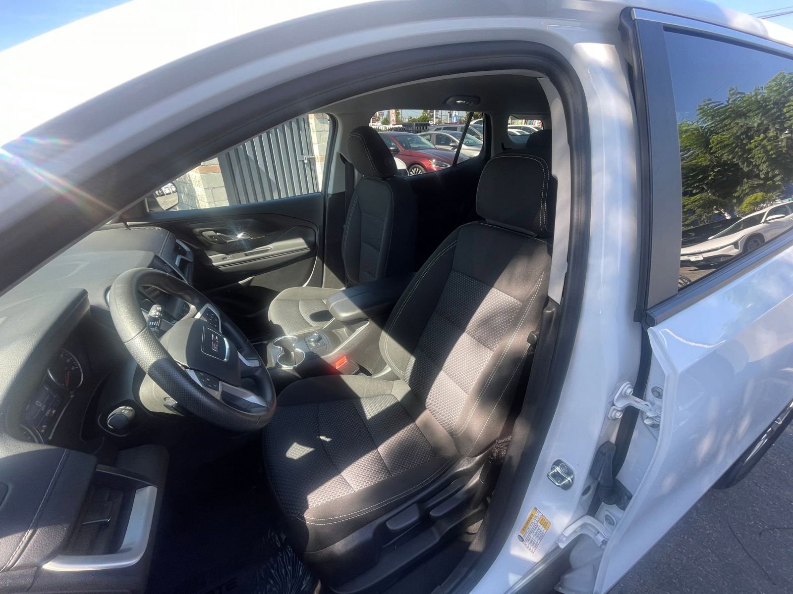 Used 2024 GMC Terrain SLE image 36