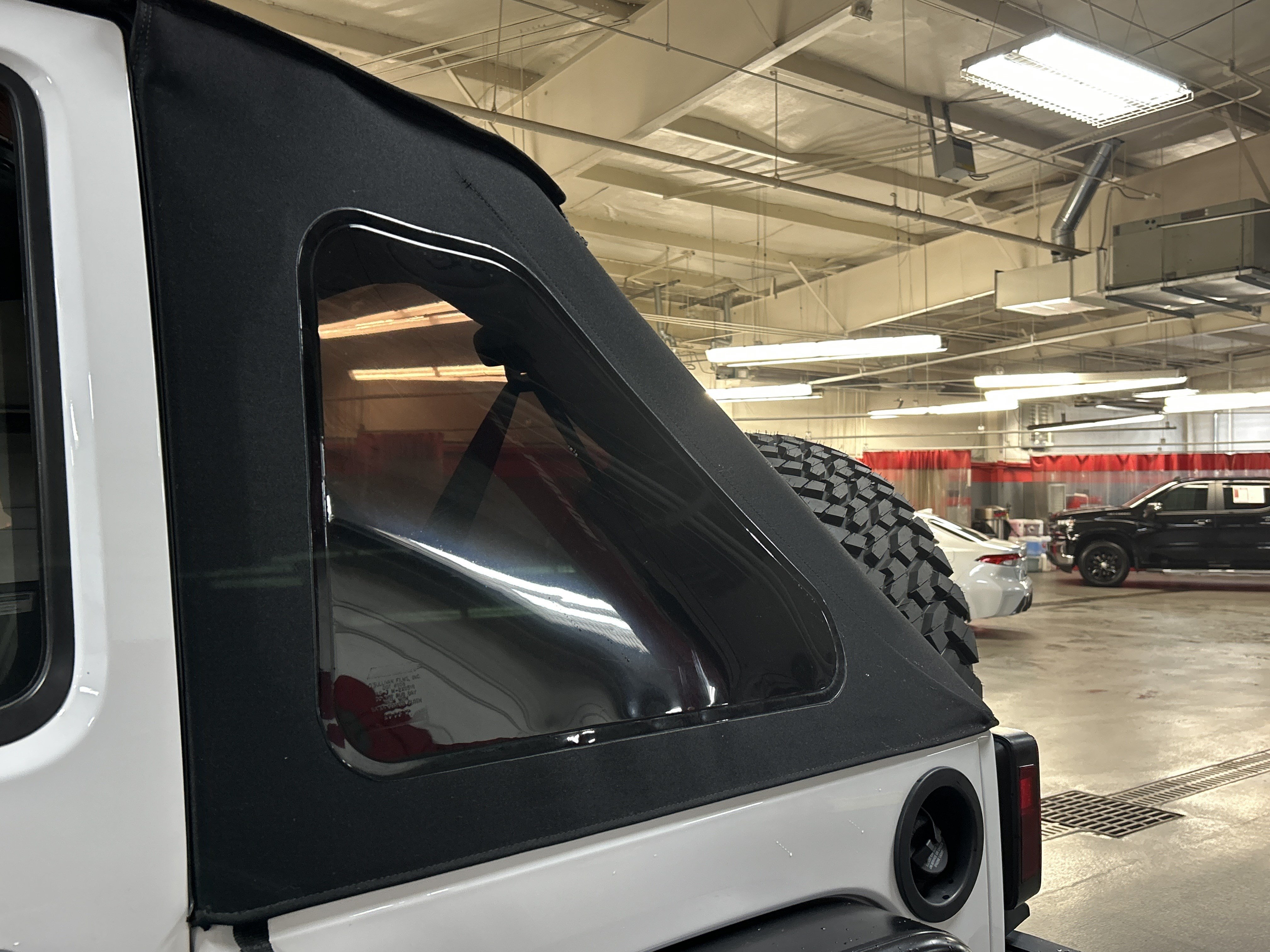 Used 2017 Jeep Wrangler Unlimited Sport w/ Connectivity Group AWD/4WD image 9