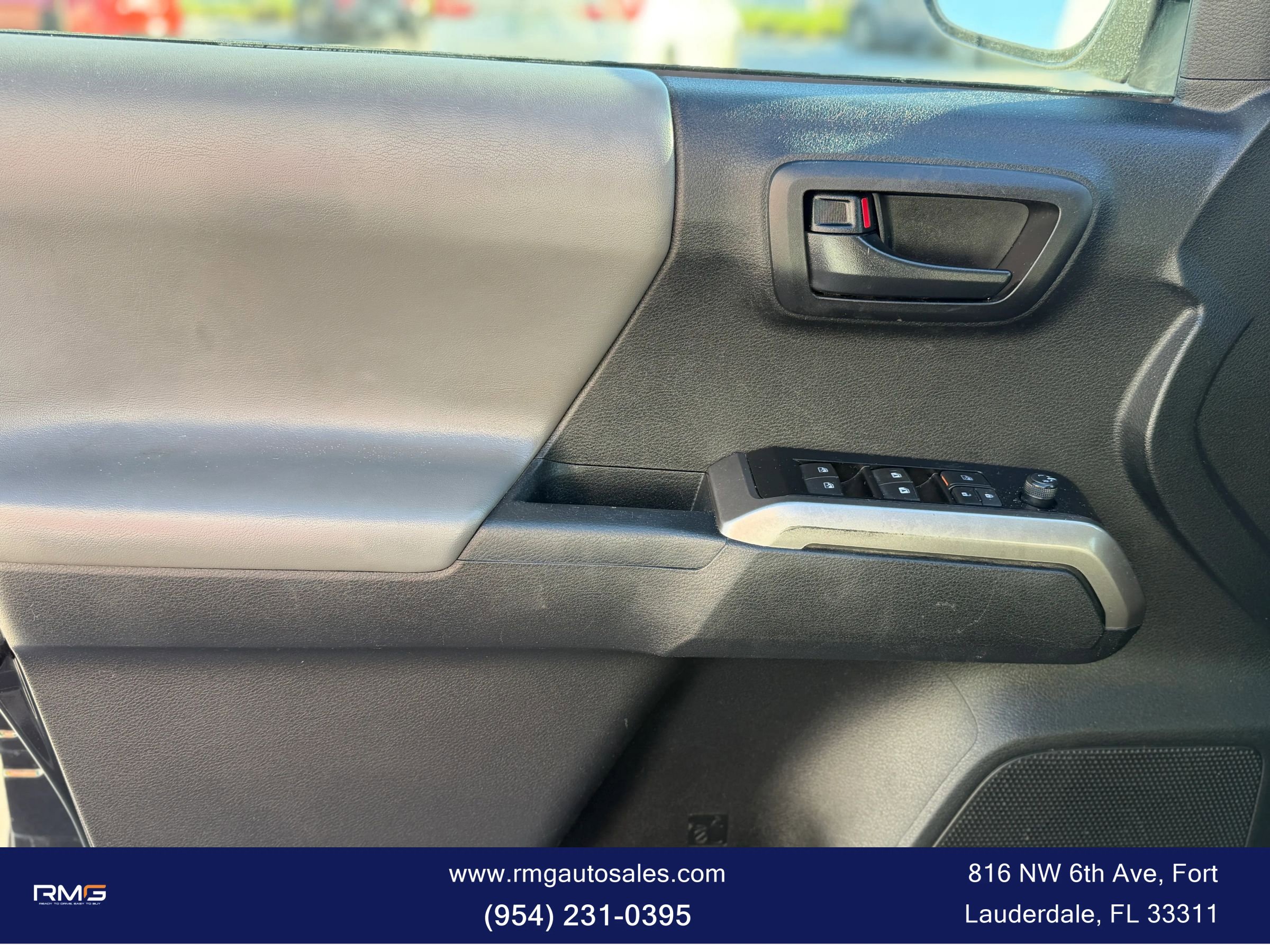 Used 2023 Toyota Tacoma SR5 AWD/4WD image 25