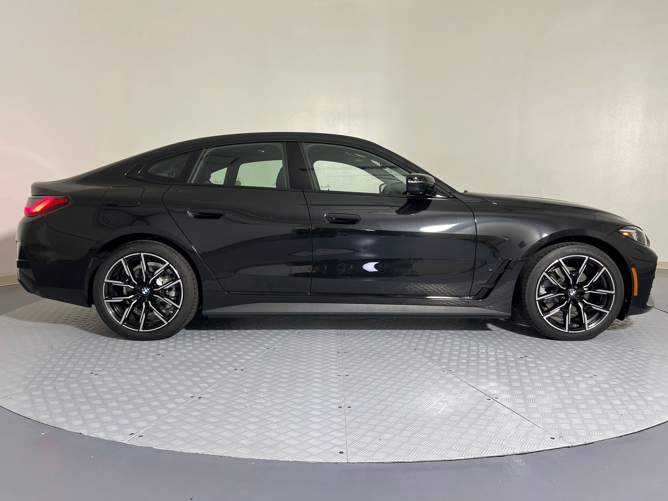 Used 2025 BMW i4 eDrive40 w/ M Sport Package image 7