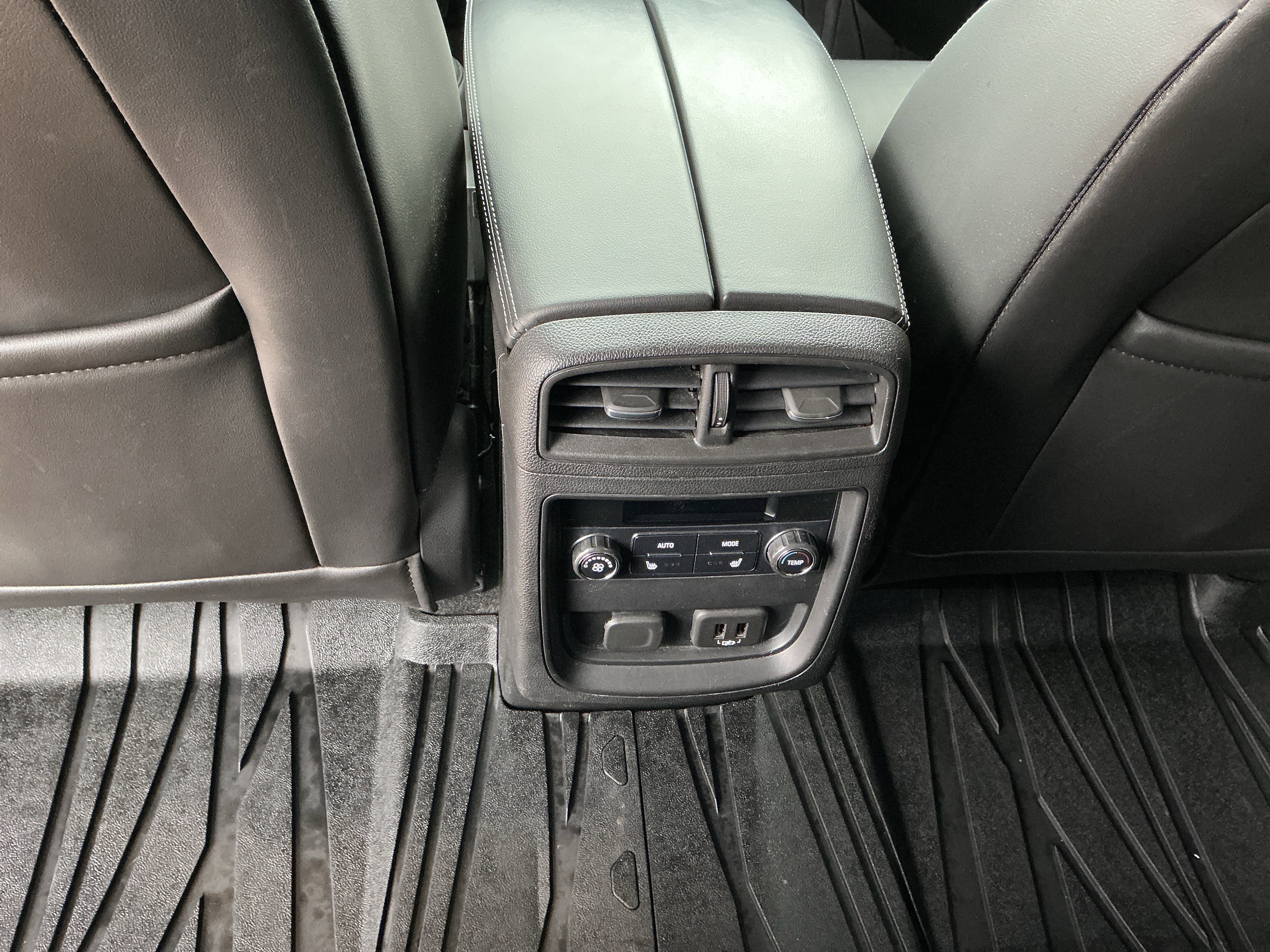 Used 2019 Buick Envision Essence image 28