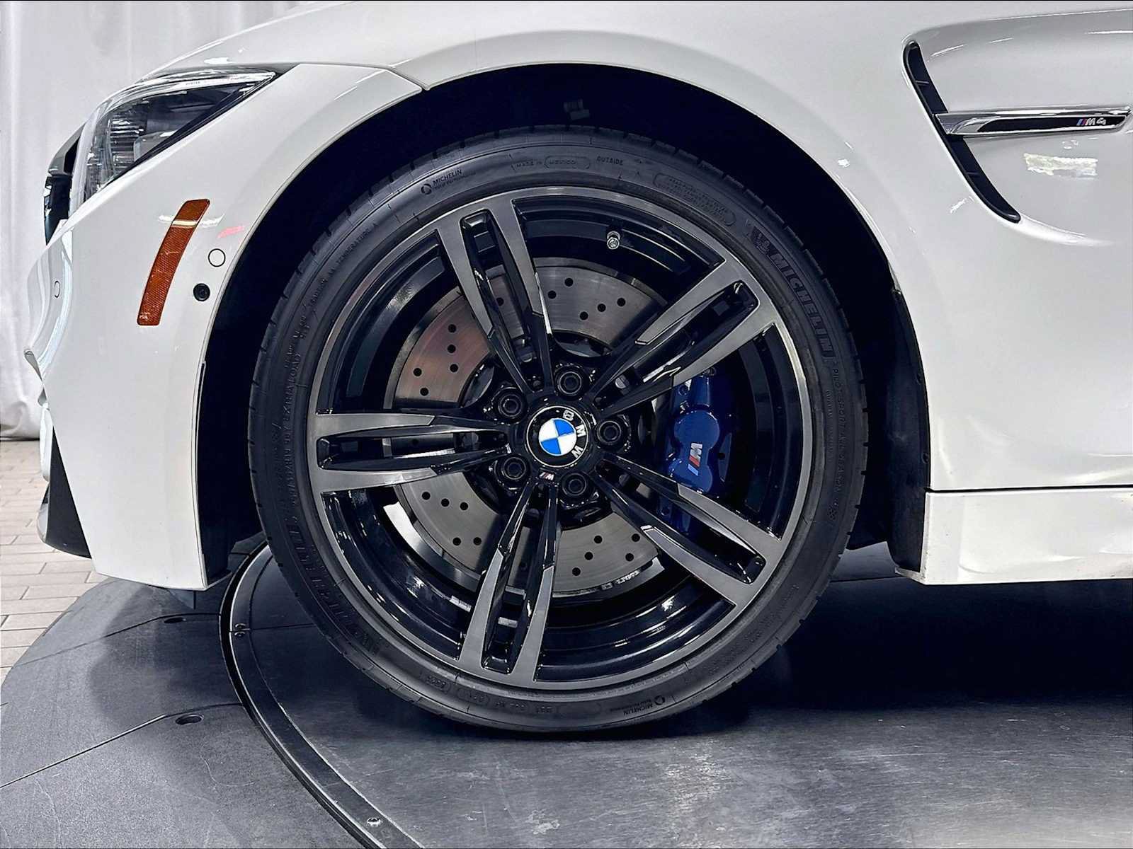 Used 2019 BMW M4 Coupe w/ Executive Package RWD image 13