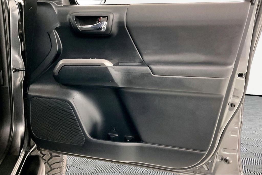 Used 2016 Toyota Tacoma TRD Off-Road w/ Premium & Technology Package image 23