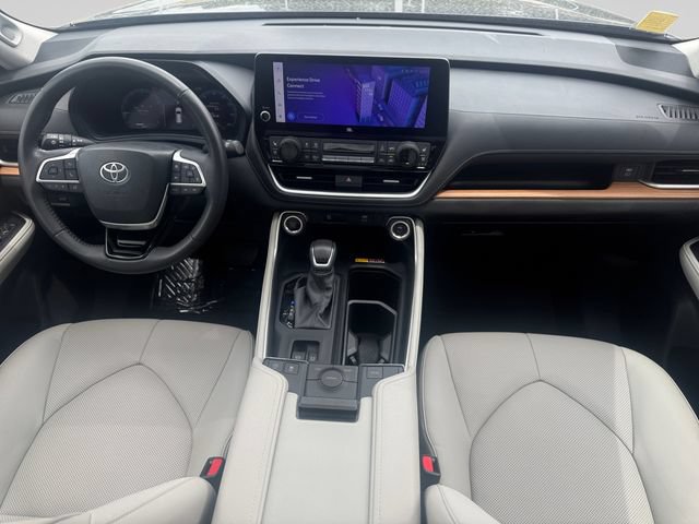 Certified 2024 Toyota Grand Highlander FWD image 15
