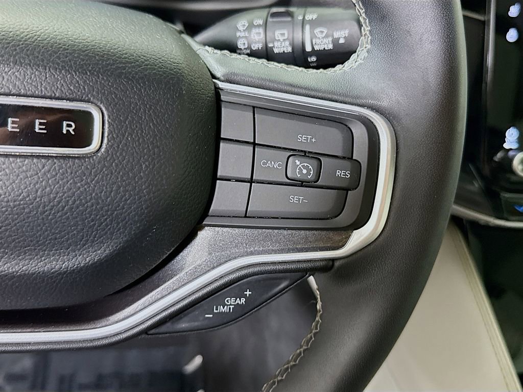Used 2024 Jeep Wagoneer 4WD w/ Premium Group I image 25
