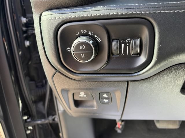 Used 2019 RAM 1500 Limited AWD/4WD image 18
