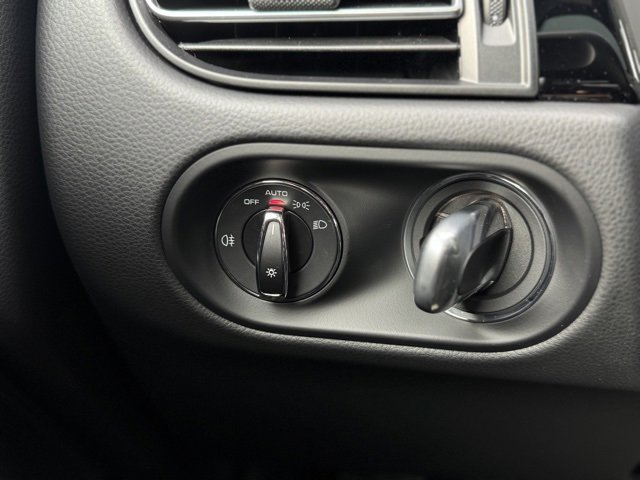 New 2026 Porsche Macan image 23