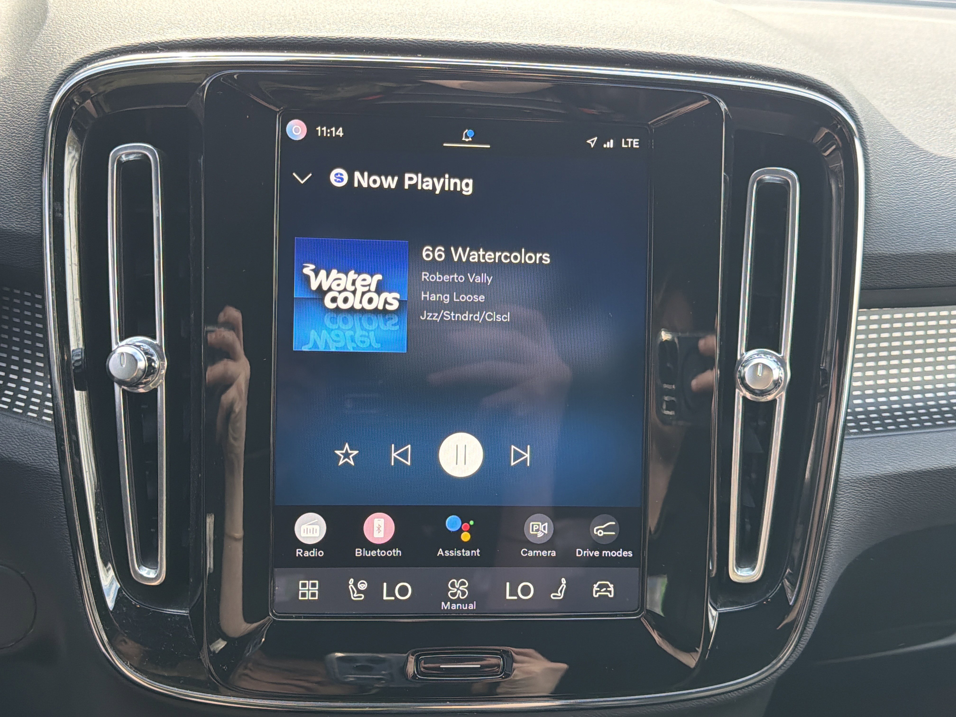 Certified 2022 Volvo XC40 P8 Recharge Plus image 23