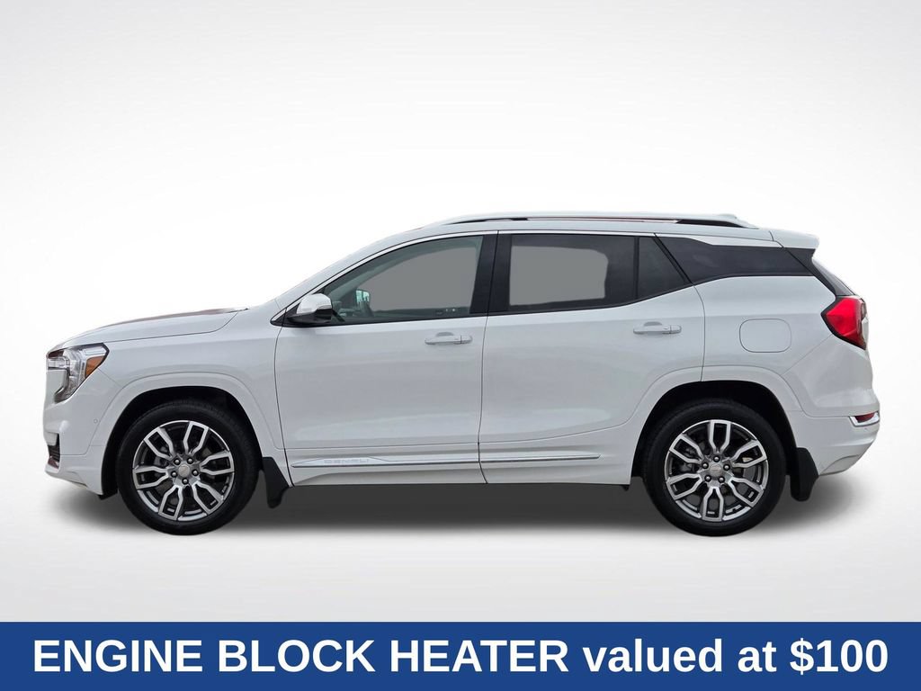 Used 2024 GMC Terrain Denali w/ Denali Premium Package AWD/4WD image 8