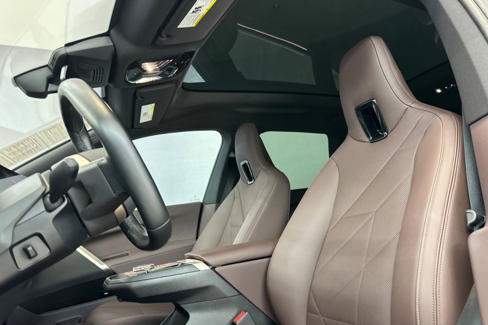 Used 2023 BMW iX xDrive50 w/ Premium Package image 15