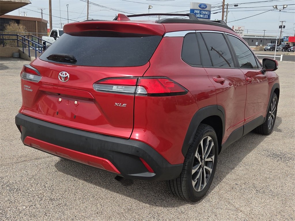 Used 2022 Toyota Corolla Cross XLE image 4