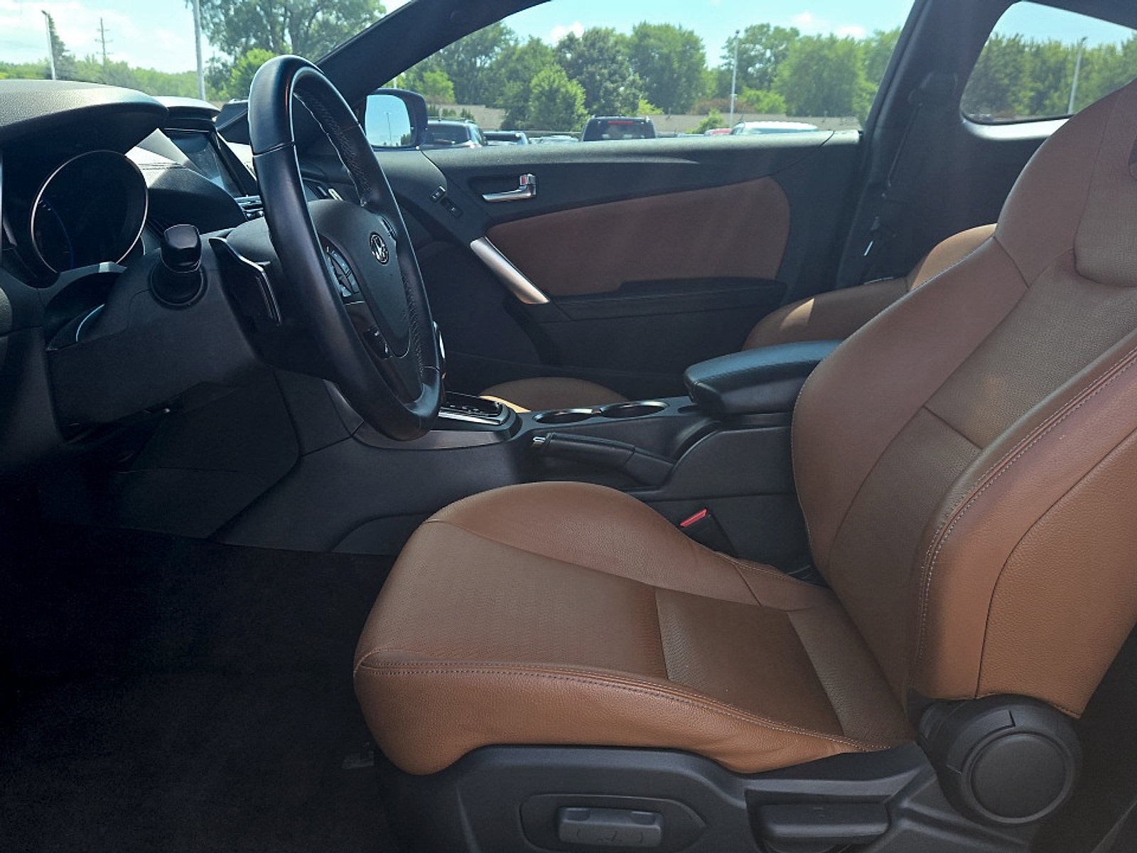 Used 2015 Hyundai Genesis 3.8 RWD image 9
