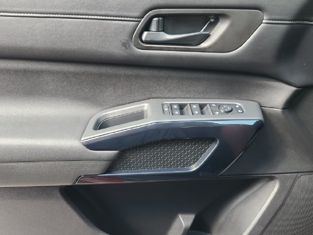 Used 2026 Nissan Pathfinder SV w/ SV Premium Package FWD image 22
