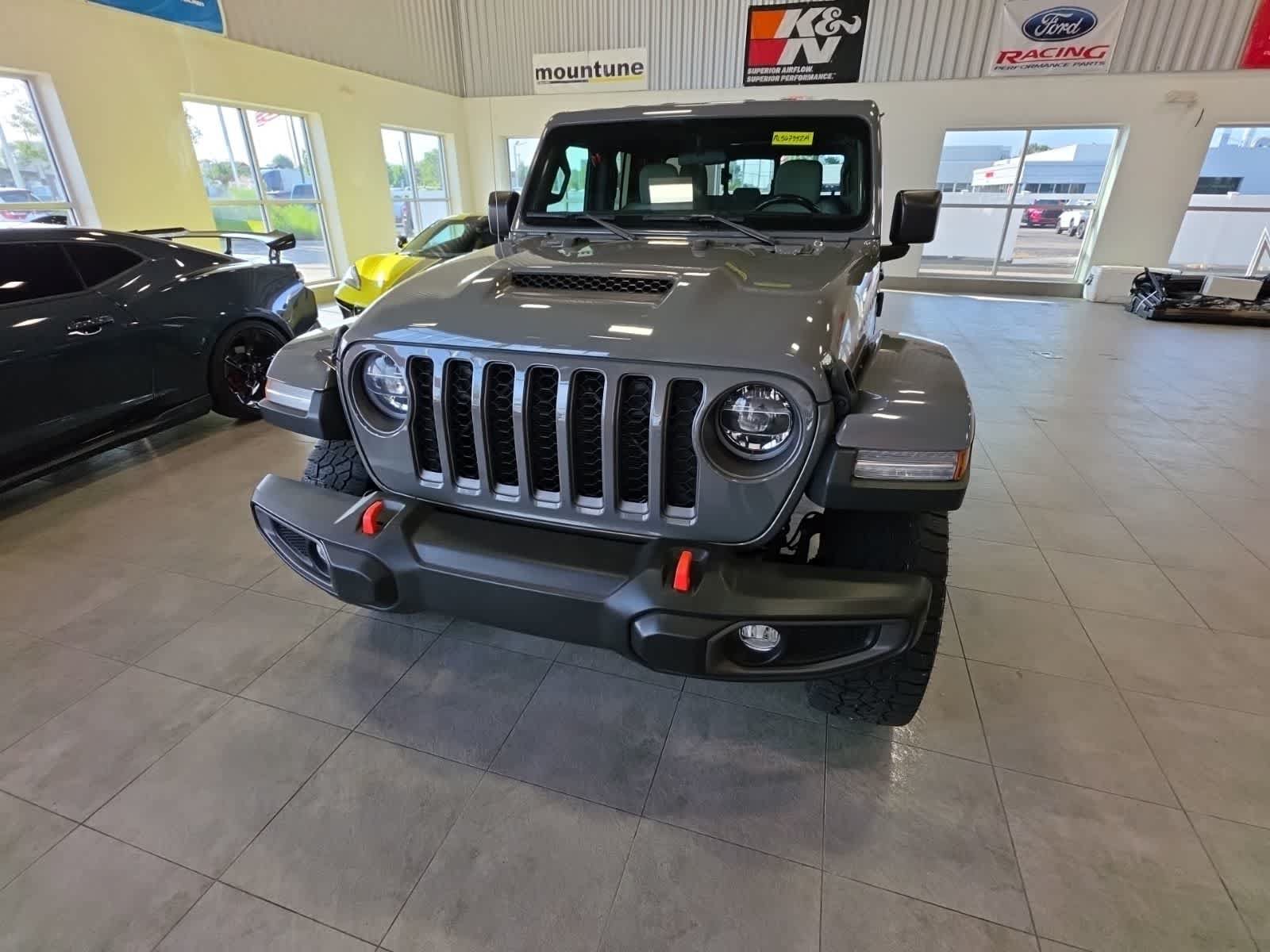 Used 2021 Jeep Gladiator Mojave w/ Dual Top Group AWD/4WD image 3