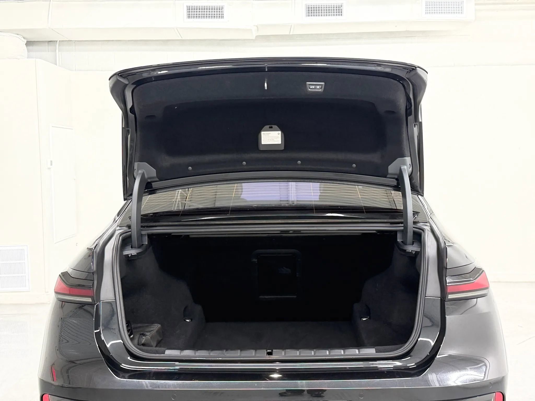 Used 2023 BMW 740i w/ Parking Assistance Package RWD image 39