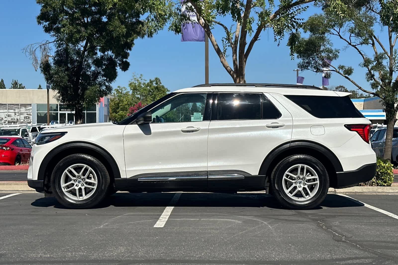 Certified 2025 Ford Explorer Active w/ Active Comfort Package RWD image 6