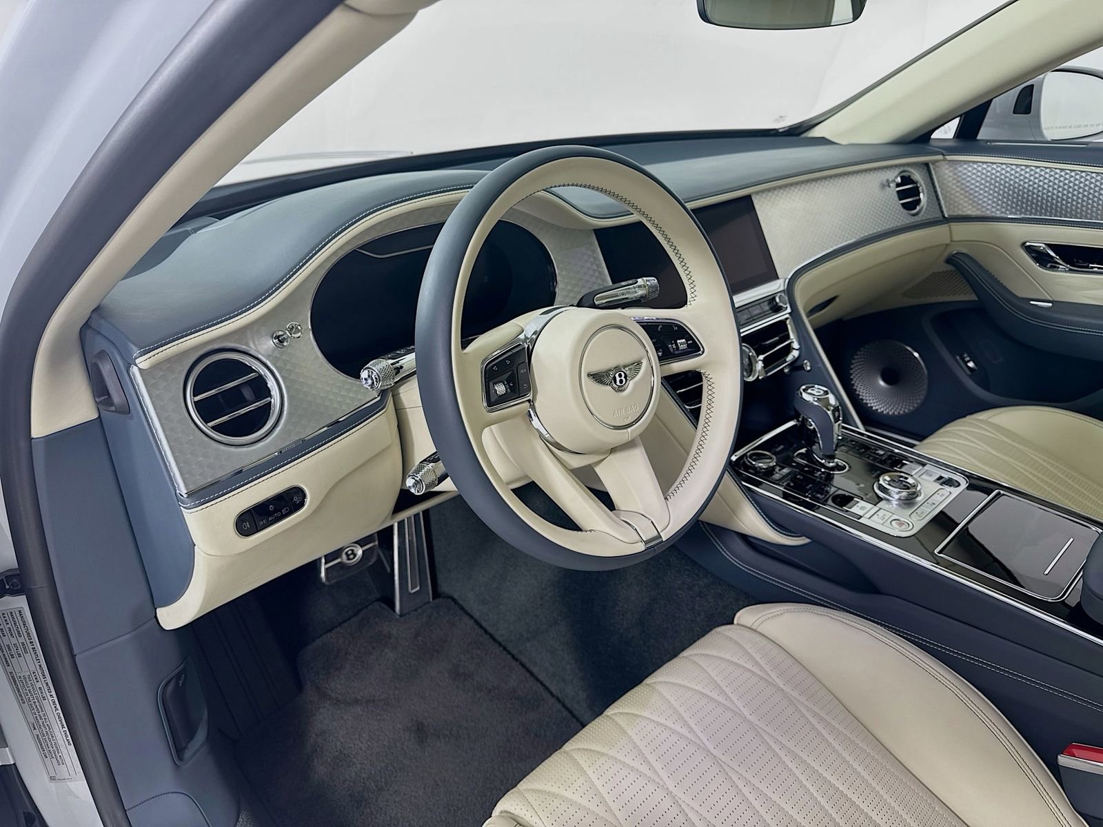 Used 2022 Bentley Flying Spur W12 image 11