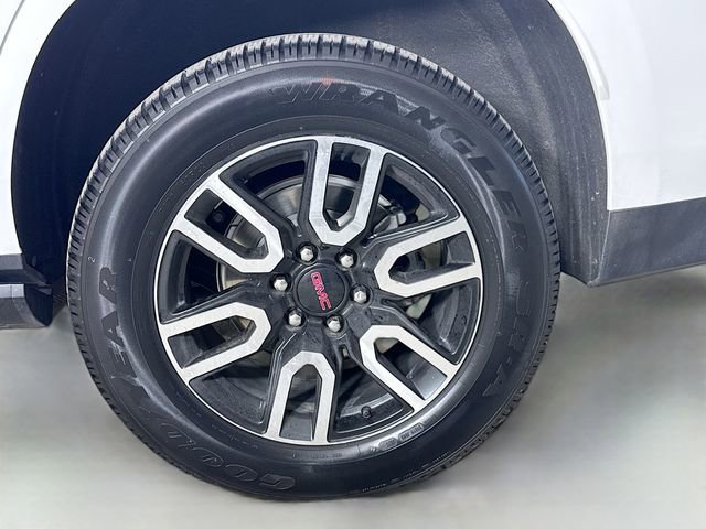 Used 2022 GMC Yukon XL SLT w/ SLT Premium Package image 39