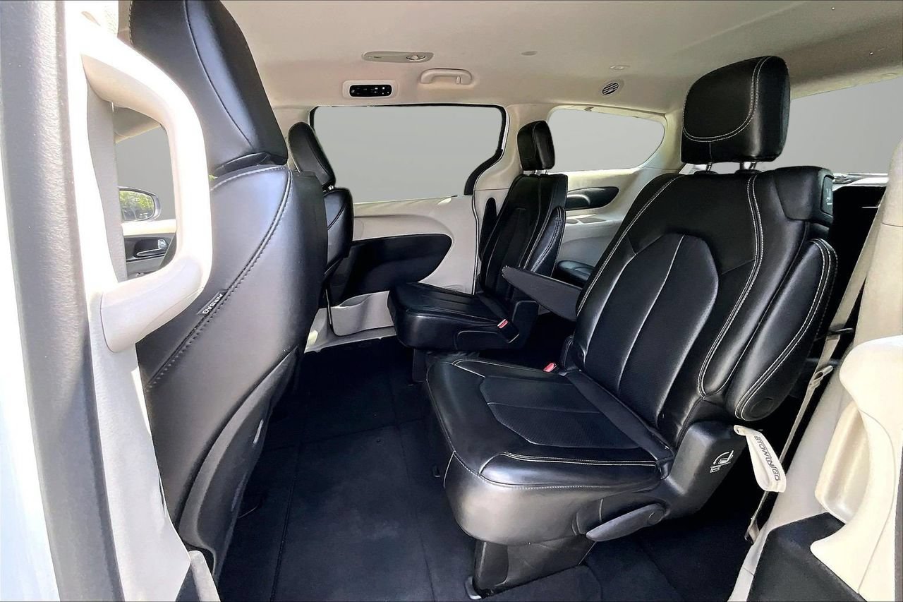 Certified 2023 Chrysler Pacifica Touring-L FWD image 21
