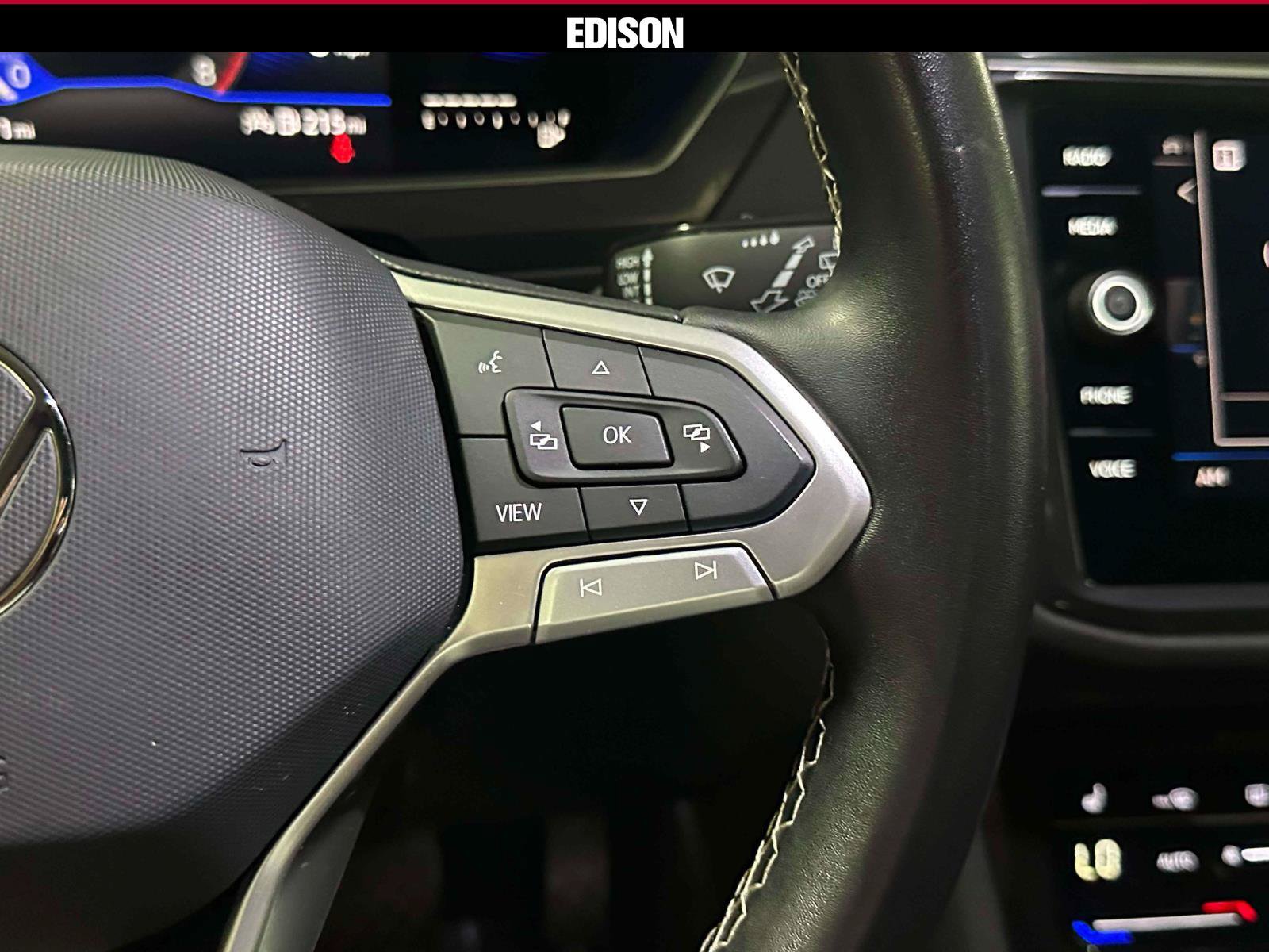 Used 2023 Volkswagen Tiguan SE w/ Panoramic Sunroof Package AWD/4WD image 23