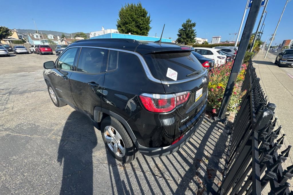 Used 2018 Jeep Compass Latitude w/ Popular Equipment Group AWD/4WD image 5