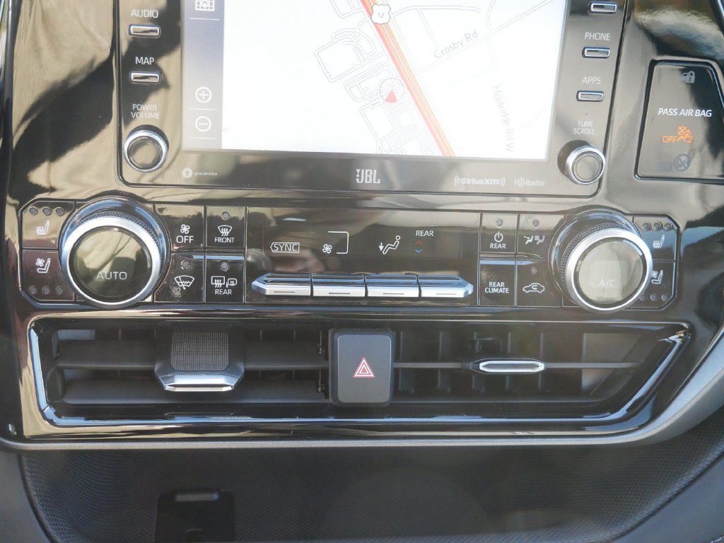 Used 2021 Toyota Highlander Limited AWD/4WD image 22