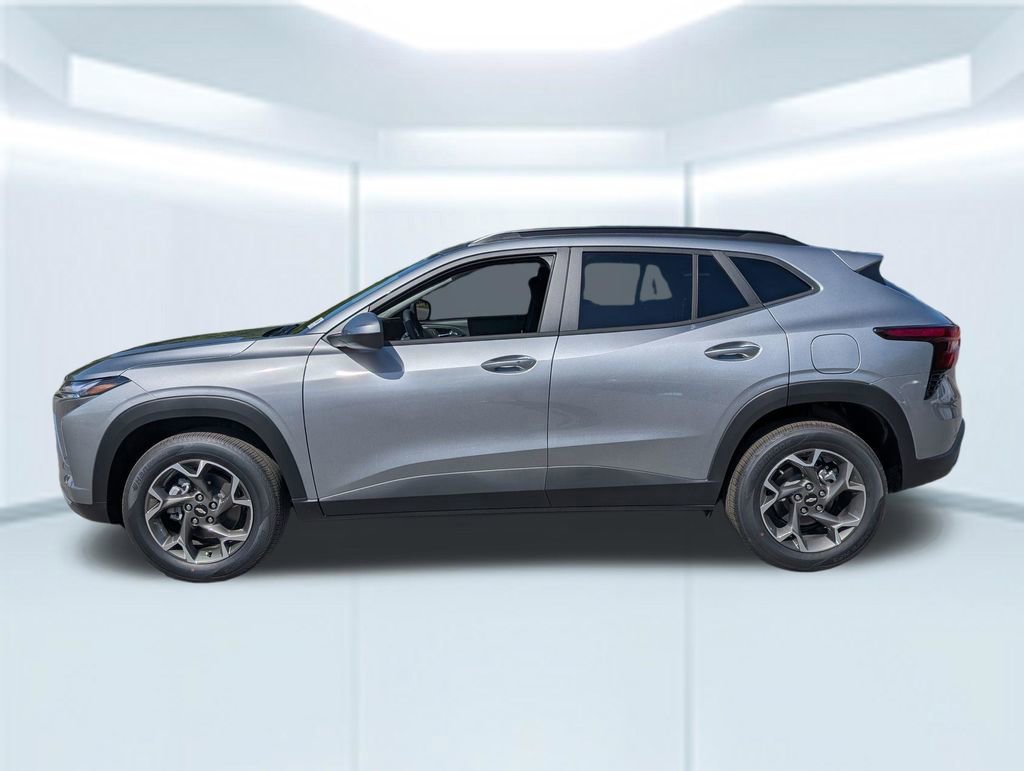 New 2026 Chevrolet Trax LT w/ Driver Confidence Package FWD image 2