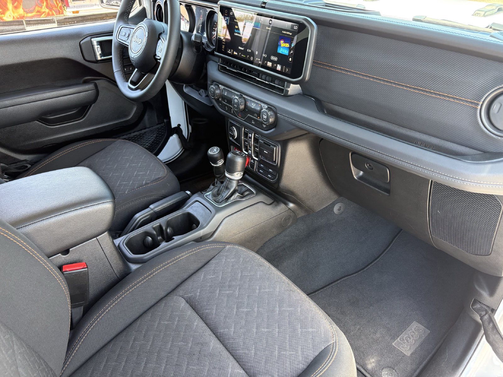 Used 2026 Jeep Gladiator Mojave AWD/4WD image 14