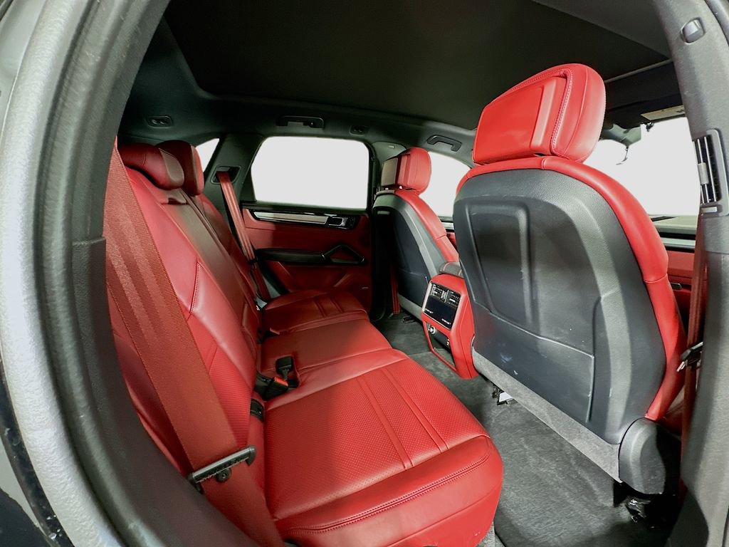 Used 2022 Porsche Cayenne S Platinum image 28