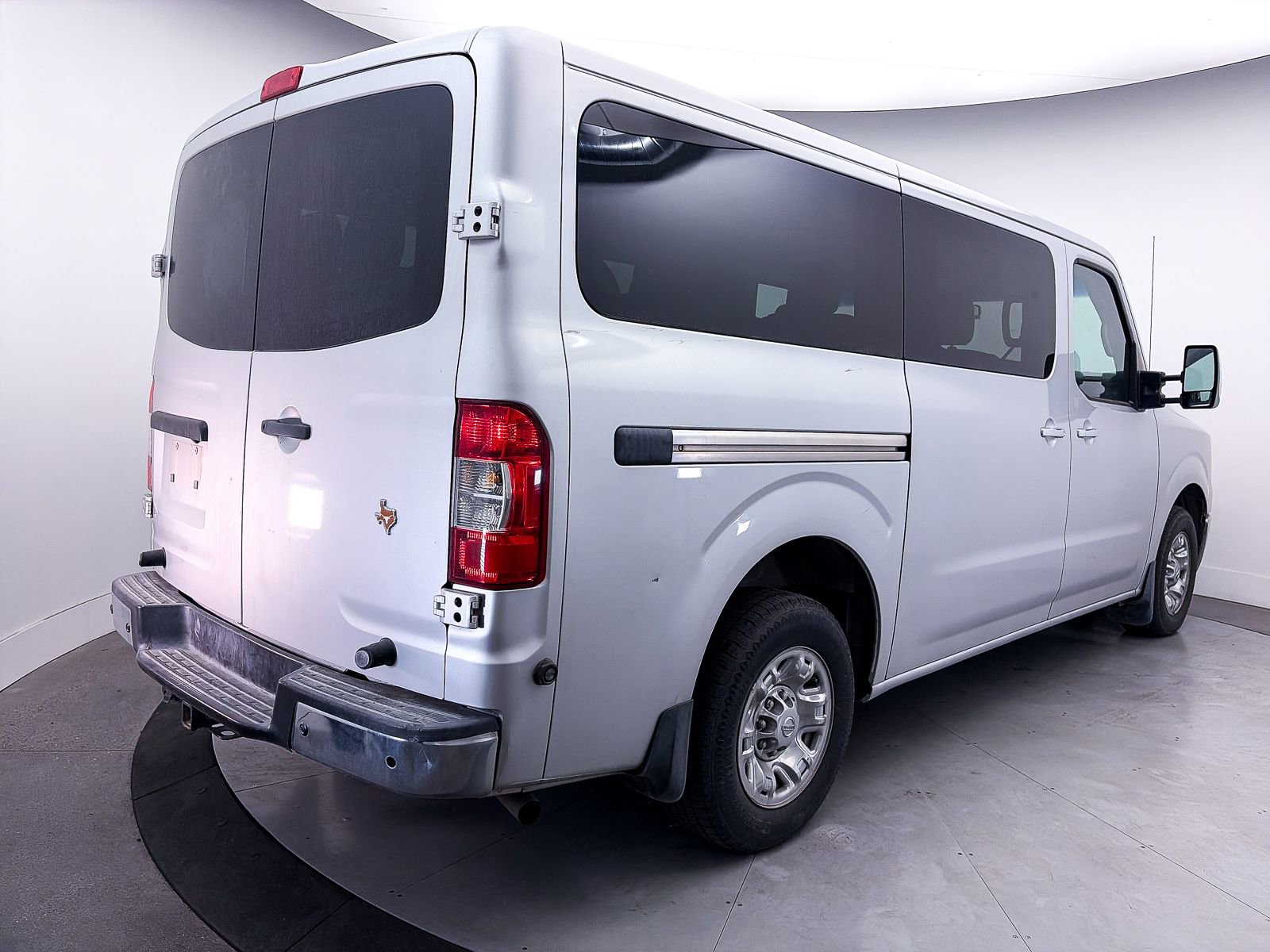 Used 2014 Nissan NV 3500 SL w/ Technology Package RWD image 9