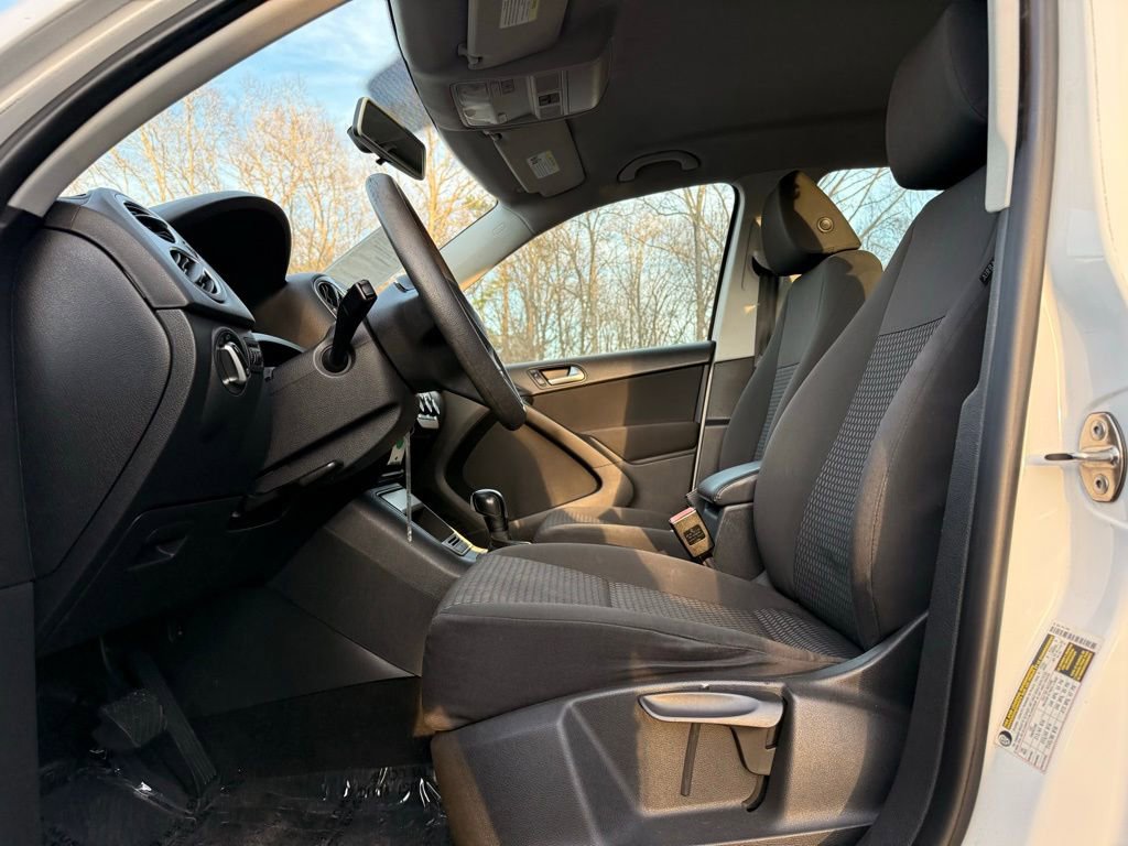 Used 2011 Volkswagen Tiguan S image 13