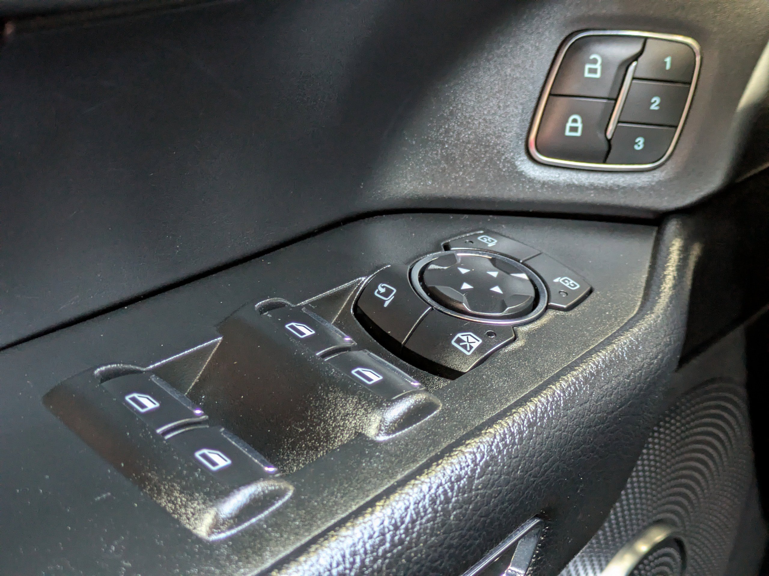 Used 2020 Ford Expedition Limited image 28