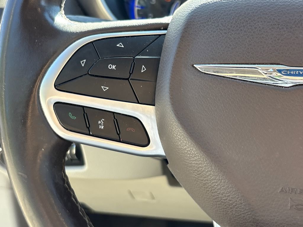 Used 2018 Chrysler Pacifica Touring-L FWD image 14