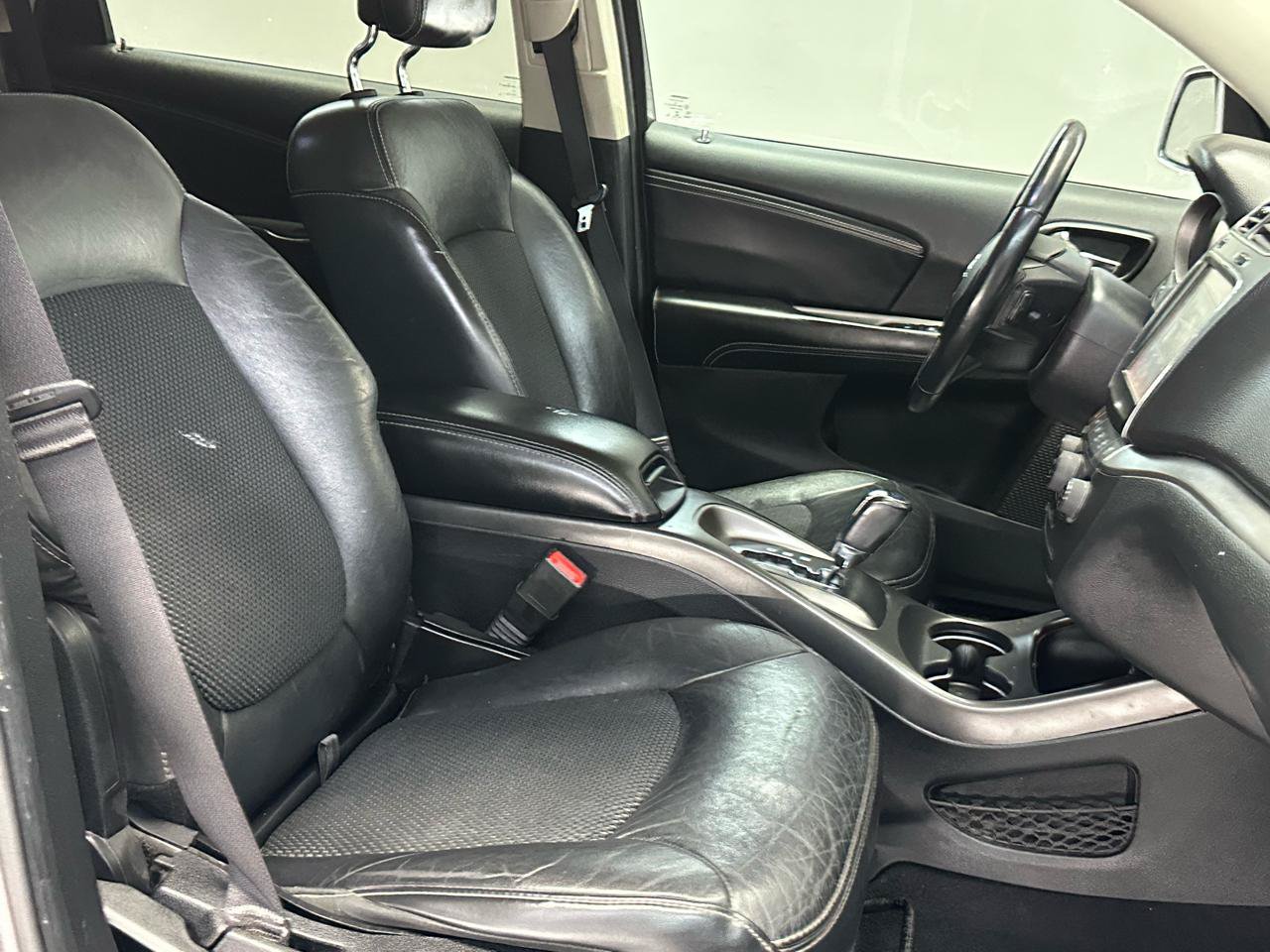 Used 2015 Dodge Journey Crossroad w/ Flexible Seating Group FWD image 9