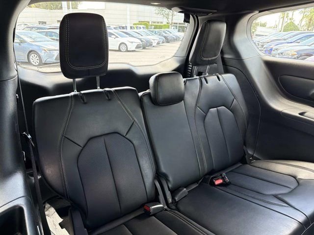 Used 2025 Chrysler Pacifica Select FWD image 20